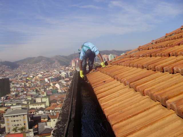 Limpeza de Calha Limpeza de Calha